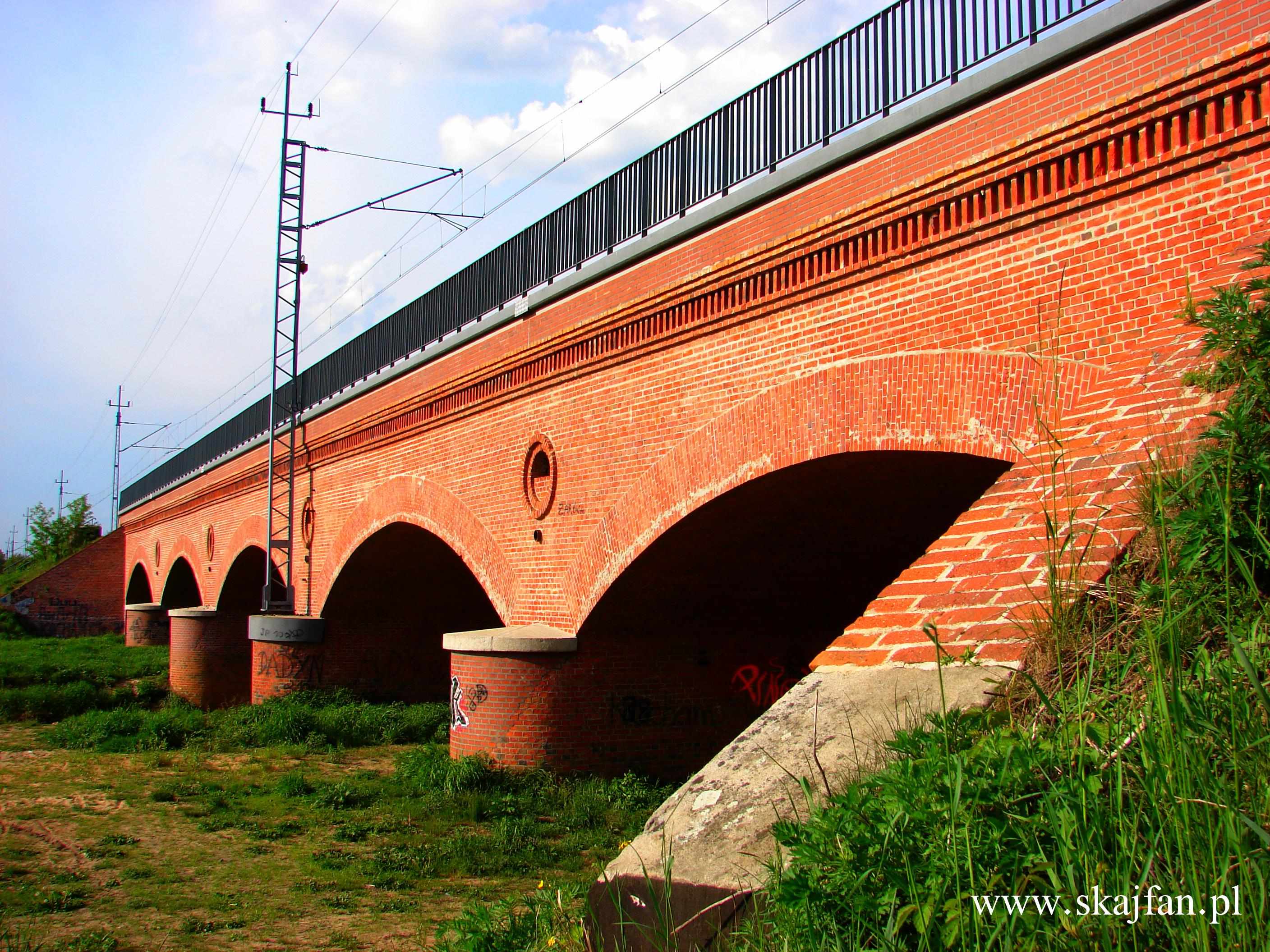 Przejazd kolejowy - 5 mostów